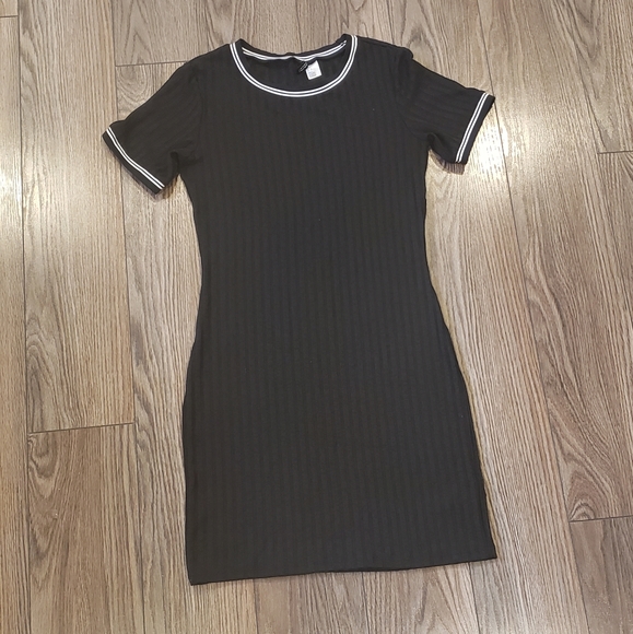 H&M Dresses & Skirts - H&M Black Bodycon Dress